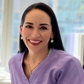 Dr. María Elena Merino Calderón