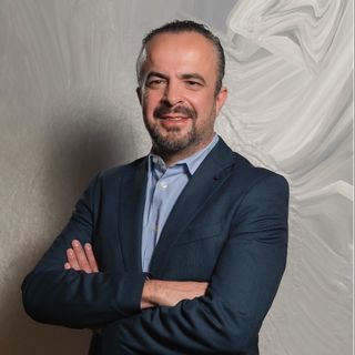 Dr. Marnes Molina Torres