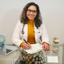Dr. Arianna Castro Santisteban