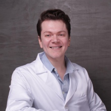 Dr. Claudio Cisneros