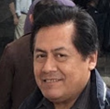 Dr. Efraín Pérez León