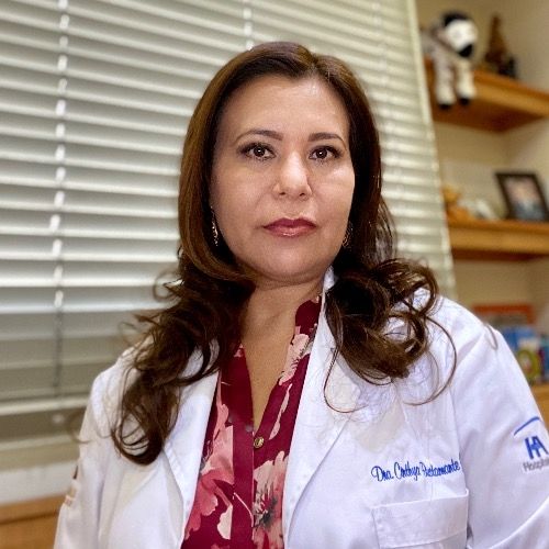 Dr. Cinthya Bustamante Gallardo