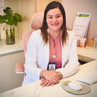 Dr. Ana Victoria Flores Hernández
