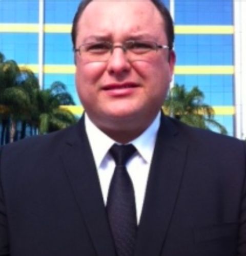 Dr. Fernando Almaraz García