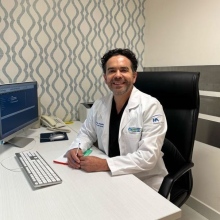 Dr. Eddy Efren Angulo Velarde