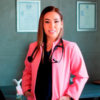 Dr. Adriana Flores