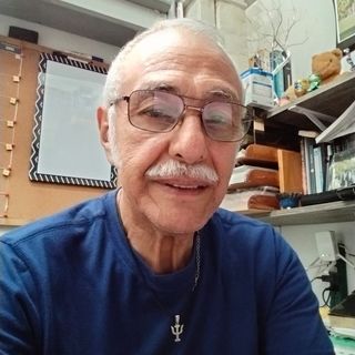 Dr. Mario Elí De Larrea Toledo