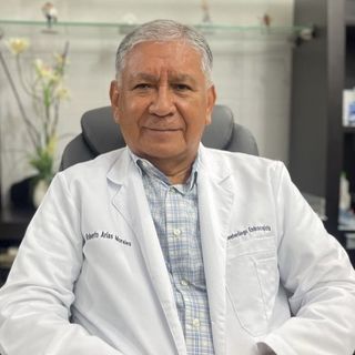 Dr. Roberto Arias Morales