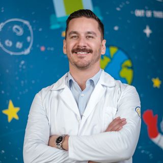 Dr. Felipe Cobos Gajón