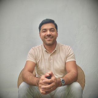 Dr. Víctor Hugo Calderón Rodríguez